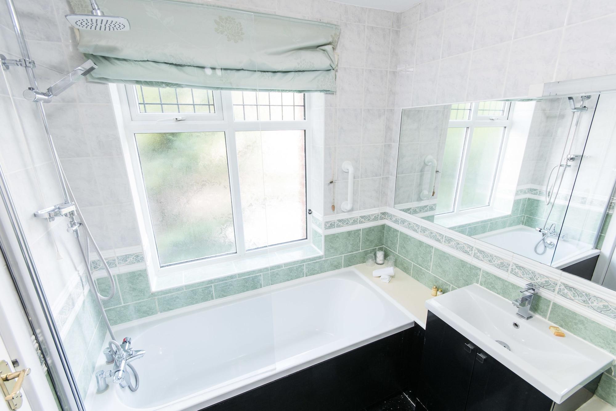Grovefield Manor 4*