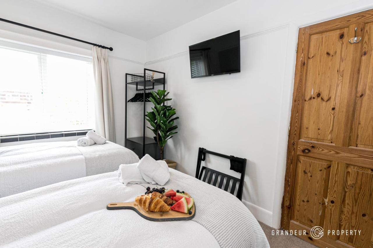 Stylish 4 Bed House In With Garden & Parking Casa de férias Poole