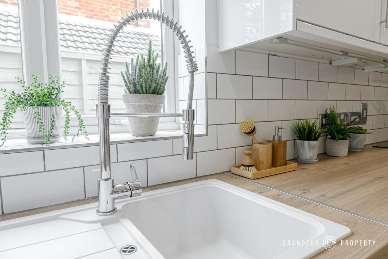Casa de férias Stylish 4 Bed House In With Garden & Parking Poole