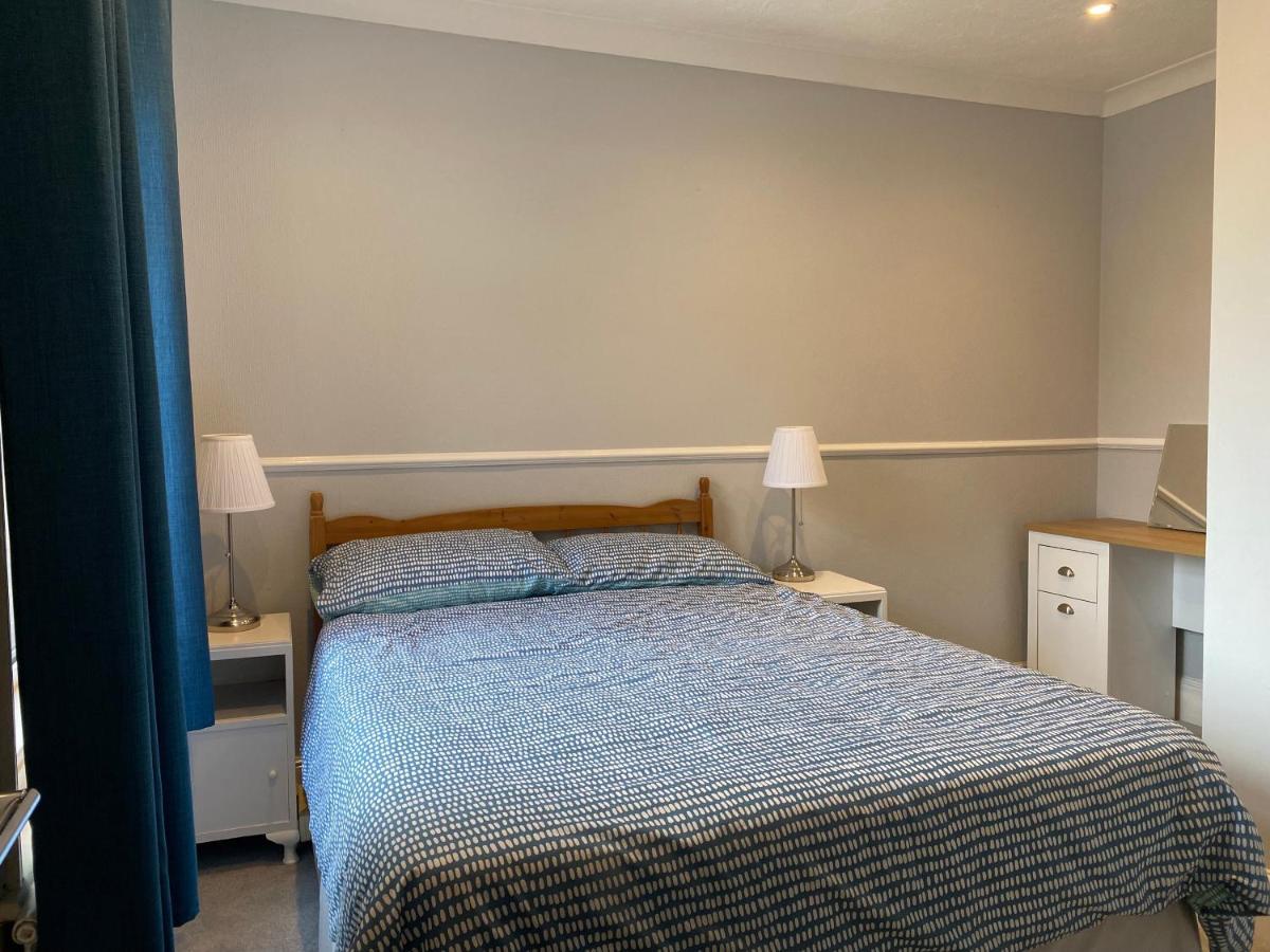 Holiday home 3 Double Bed House 10 Mins From Sandbanks Poole