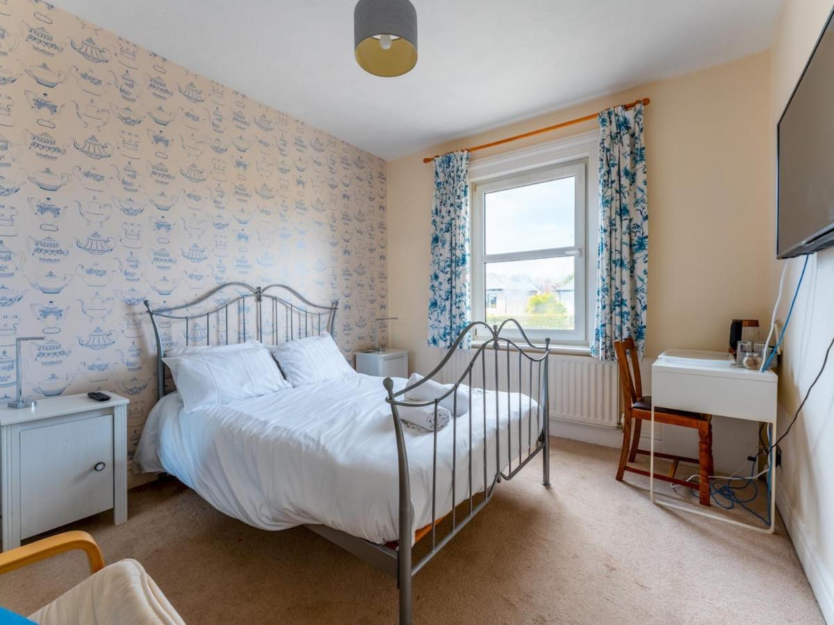 Pass The Keys Lovely Adjoining Family In House And Parking Apartment *
