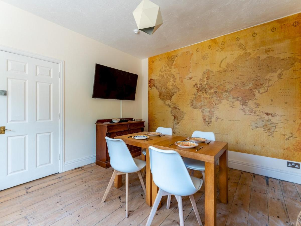 Pass The Keys Lovely Adjoining Family In House And Parking Apartment