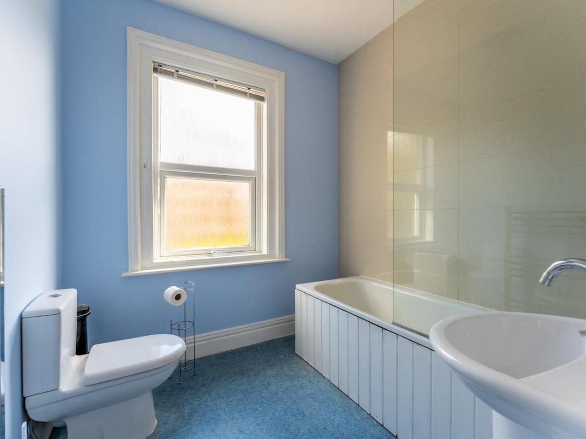 Apartment Pass The Keys Lovely Adjoining Family In House And Parking