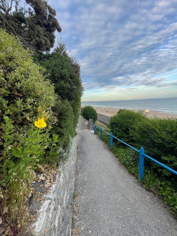 South Coast Guest With Free Parking Homestay