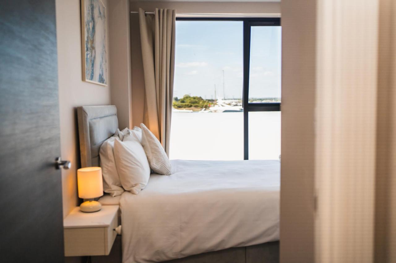 Beautiful Two Bedroom Harbour Side Apartment Poole