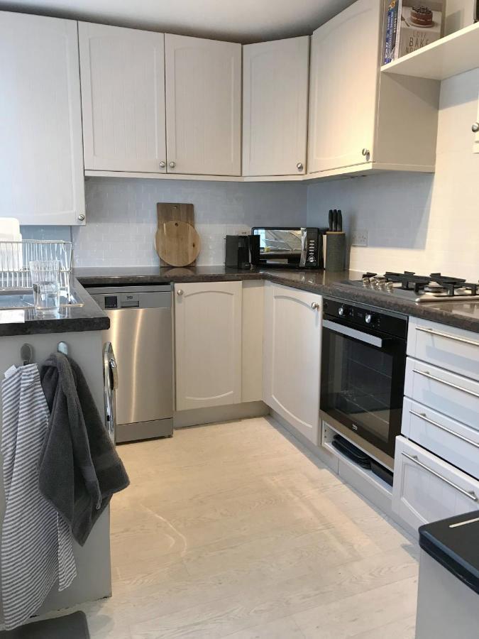 Emerson House. Close To Harbour & Town Centre