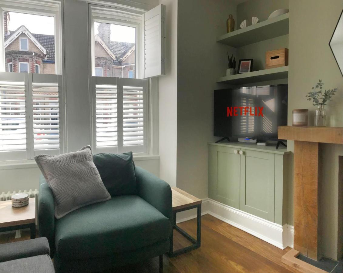 Emerson House. Close To Harbour & Town Centre *