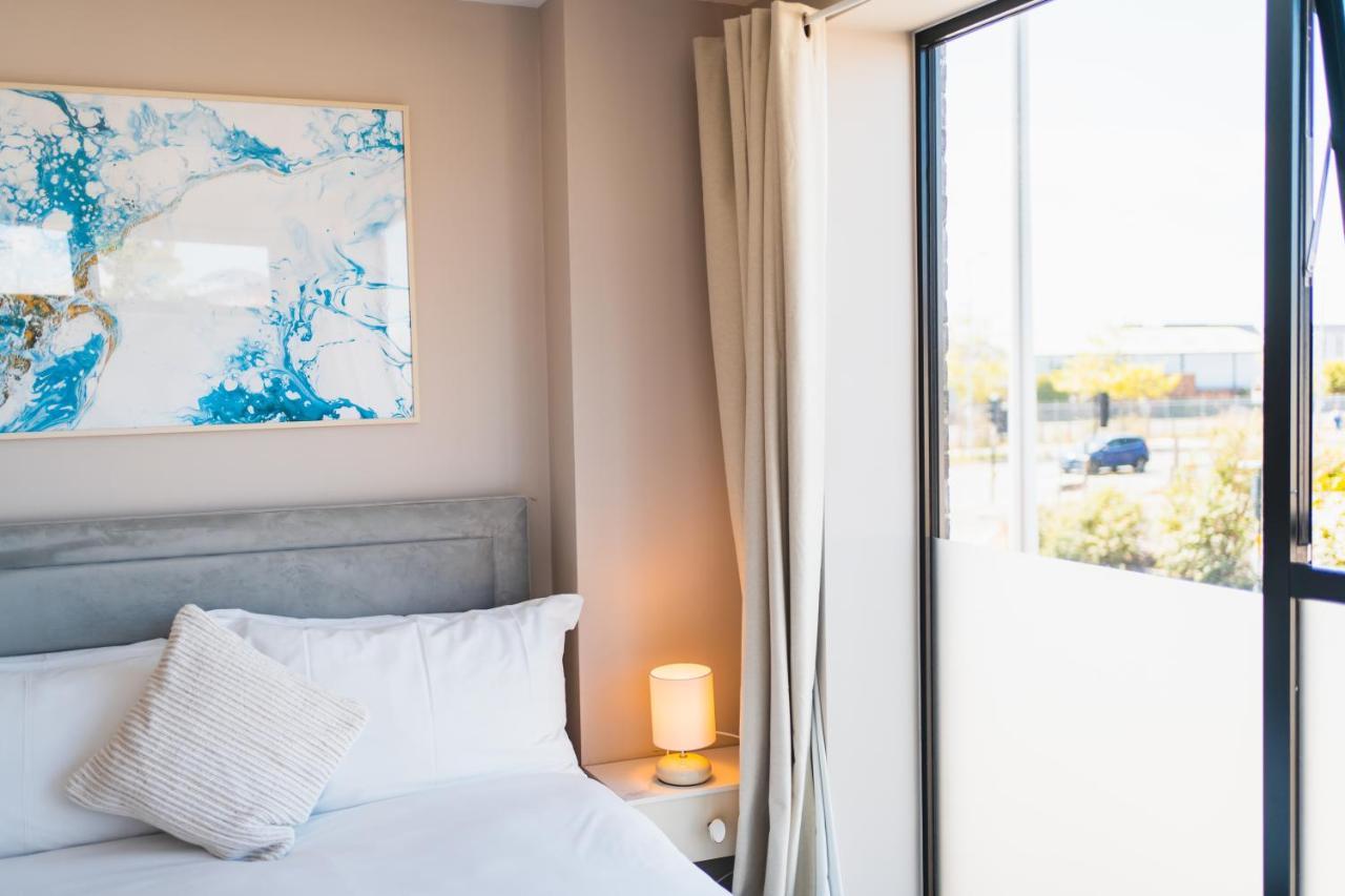 Beautiful Two Bedroom Harbour Side *