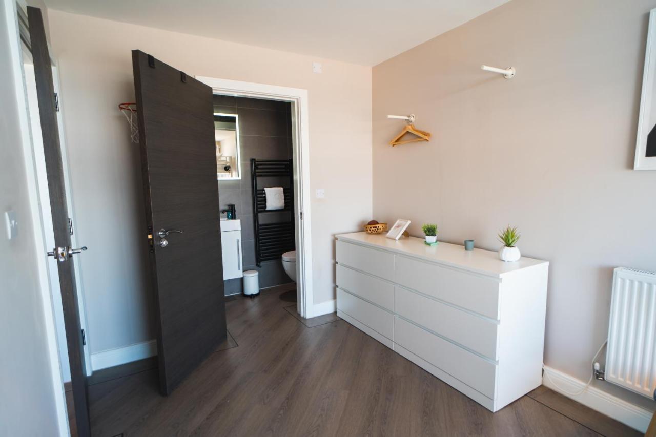 Beautiful Two Bedroom Harbour Side *
