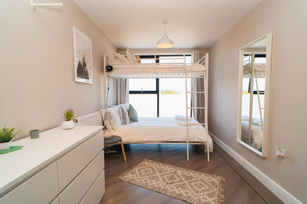 Beautiful Two Bedroom Harbour Side * Poole