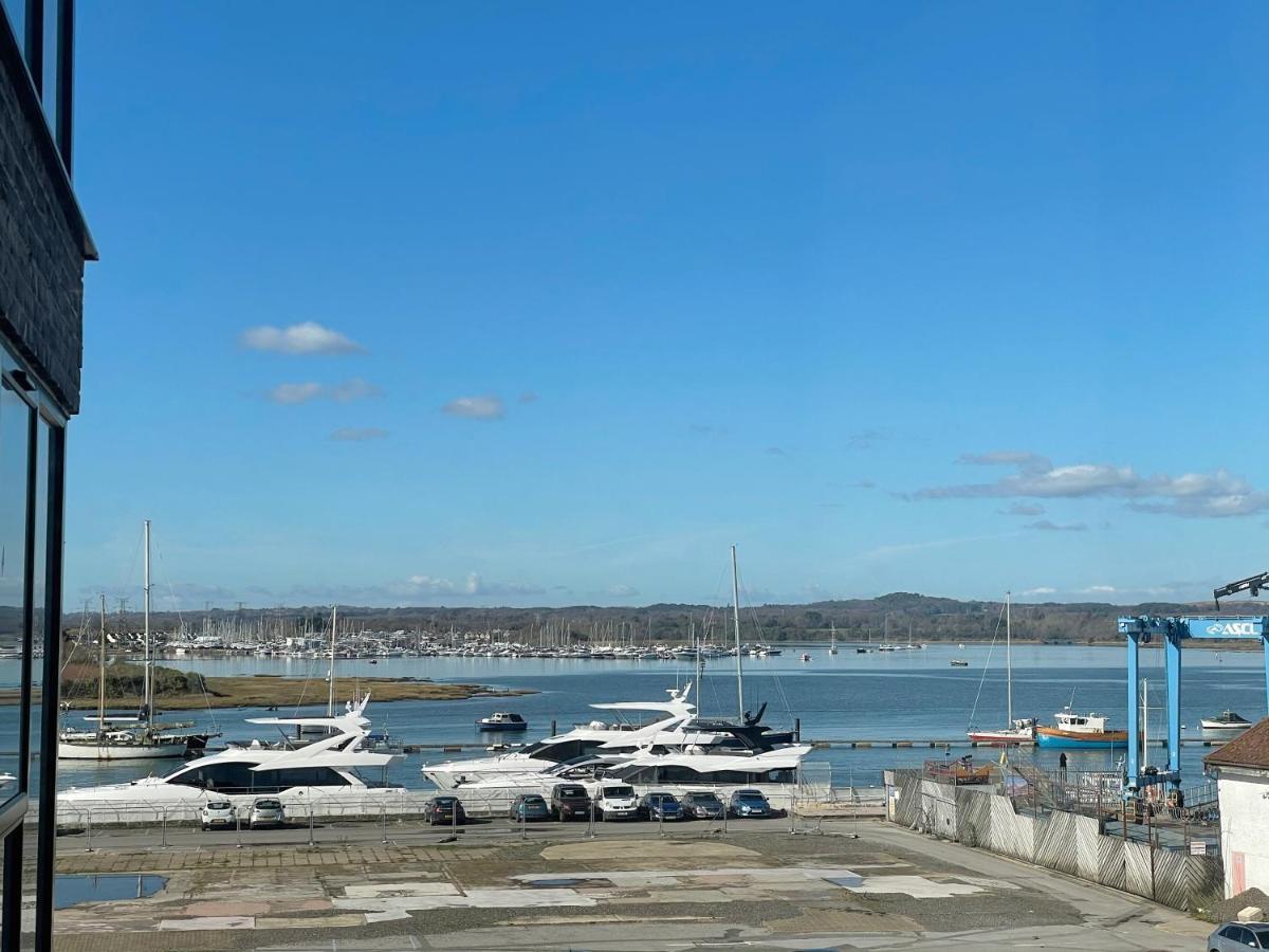 Quay Sea View With Parking Apartment