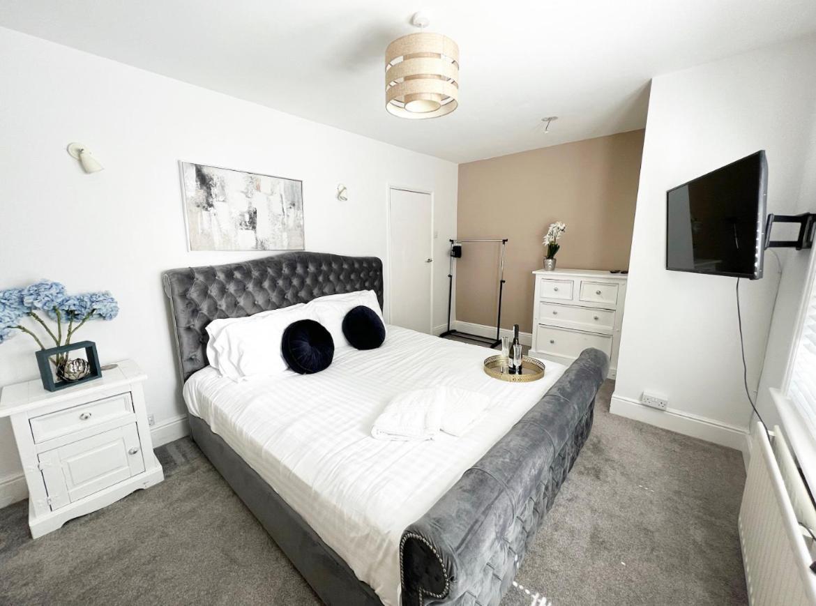 3 Bed Newly Refurbished House, 5 Mins From Sandbanks *