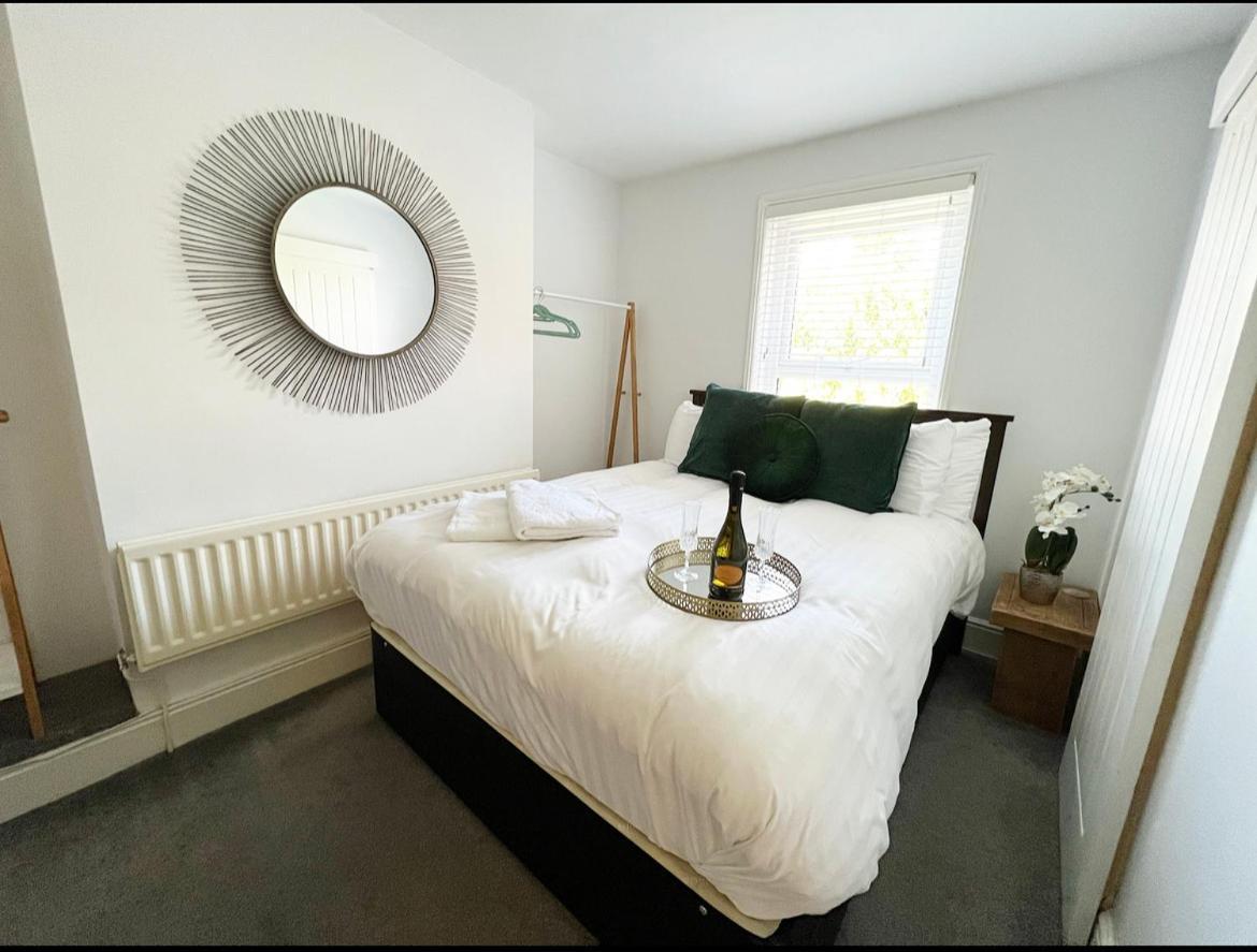 3 Bed Newly Refurbished House, 5 Mins From Sandbanks