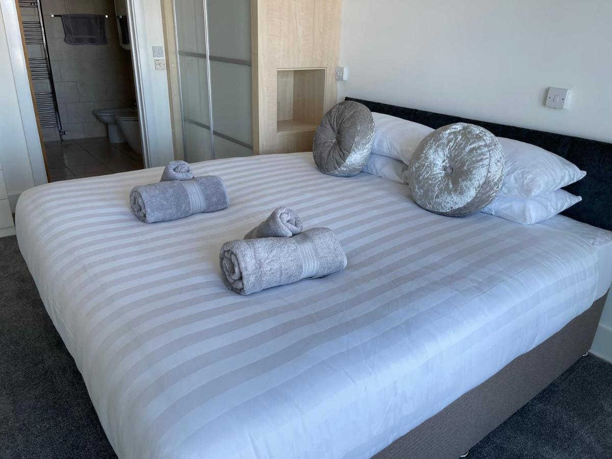 Quay & Sea View Spacious Modern Secure Parking Apartment