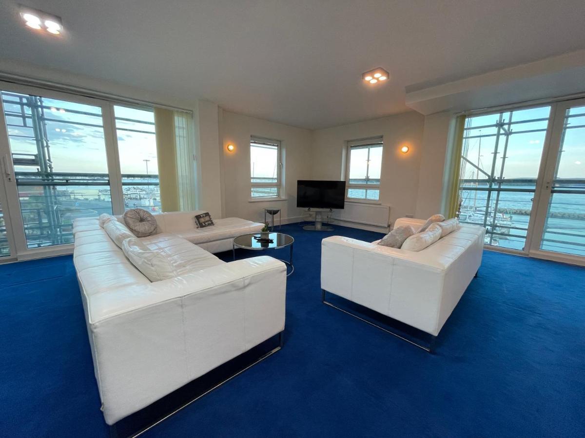 Quay & Sea View Spacious Modern Secure Parking *