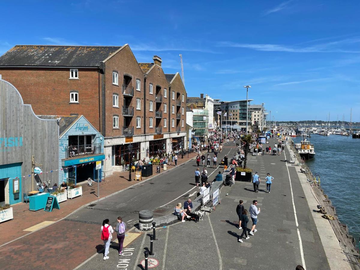Quay & Sea View Spacious Modern Secure Parking Apartment