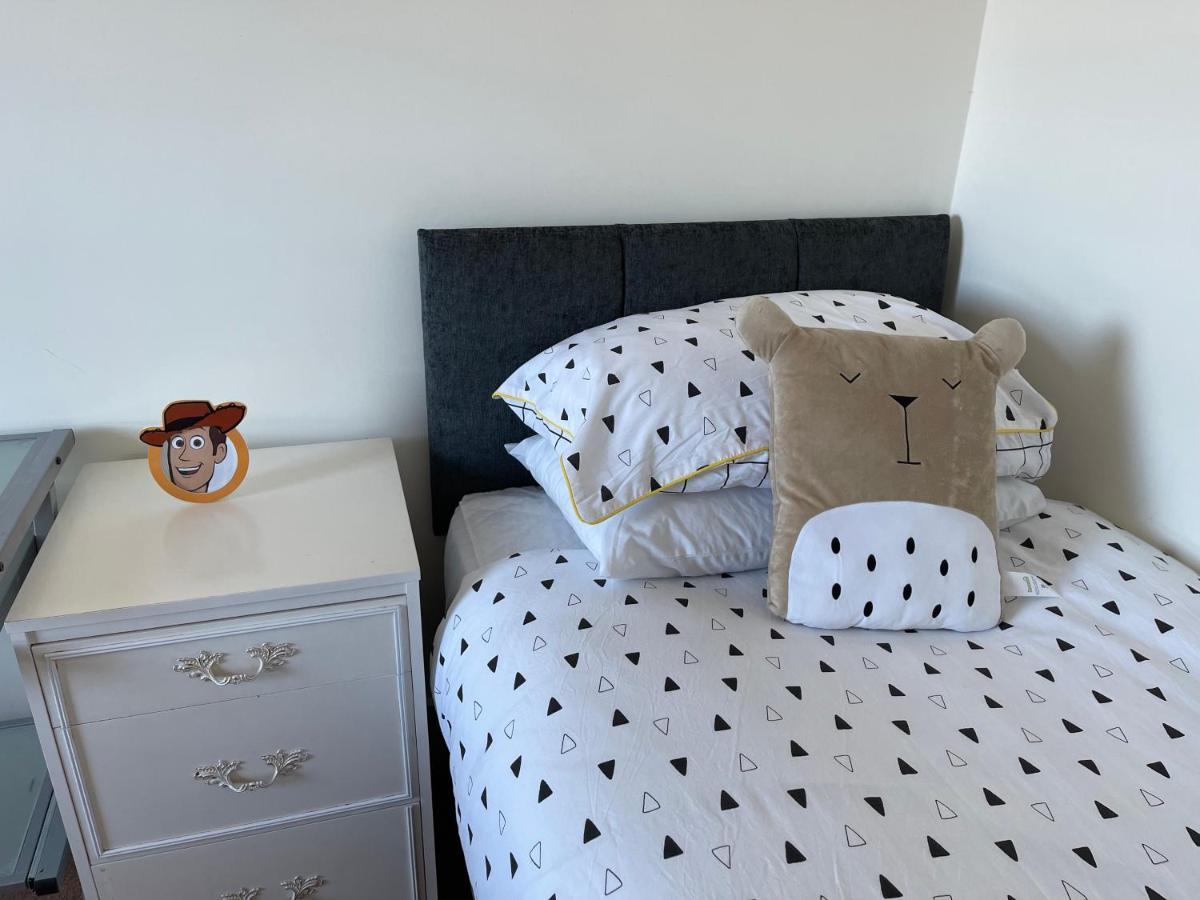 Quay & Sea View Spacious Modern Secure Parking Apartment
