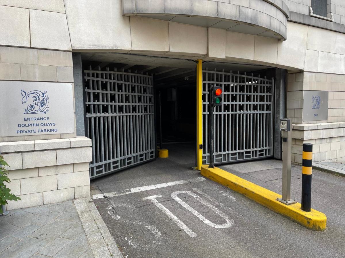 Quay & Sea View Spacious Modern Secure Parking Apartment