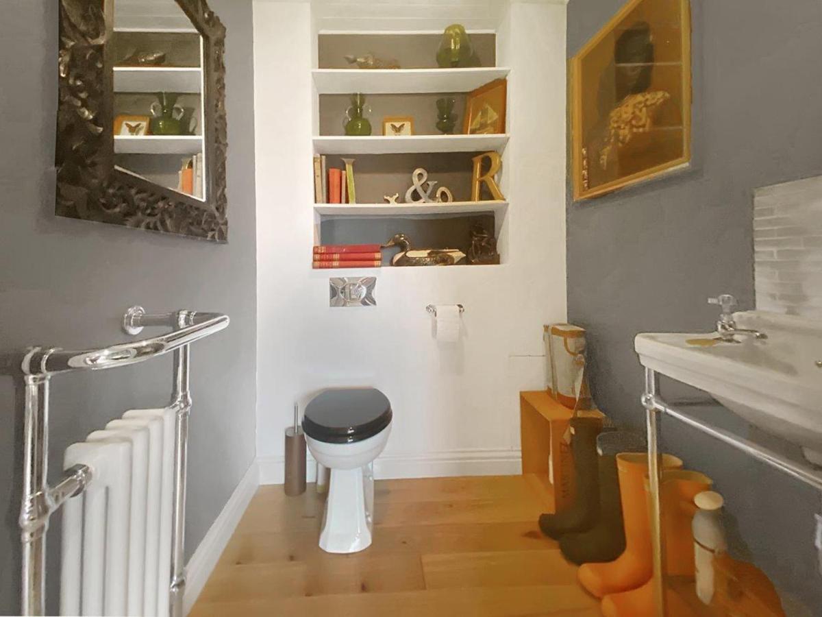 Entire Seaside Luxury With On Site Parking! * Poole