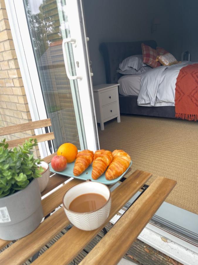 Entire Seaside Luxury With On Site Parking! * Poole