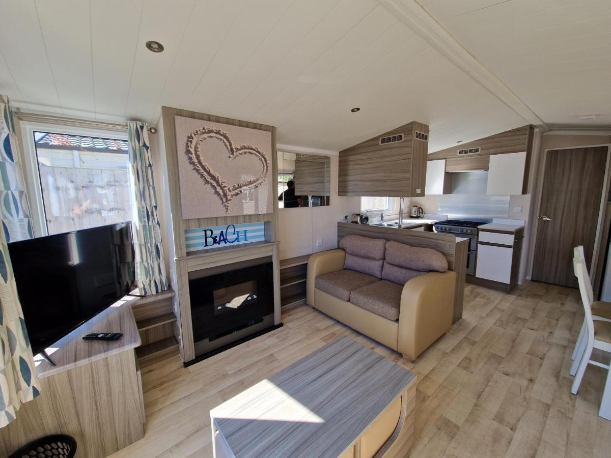 Seaside 8-person Caravan At Rockley Park *