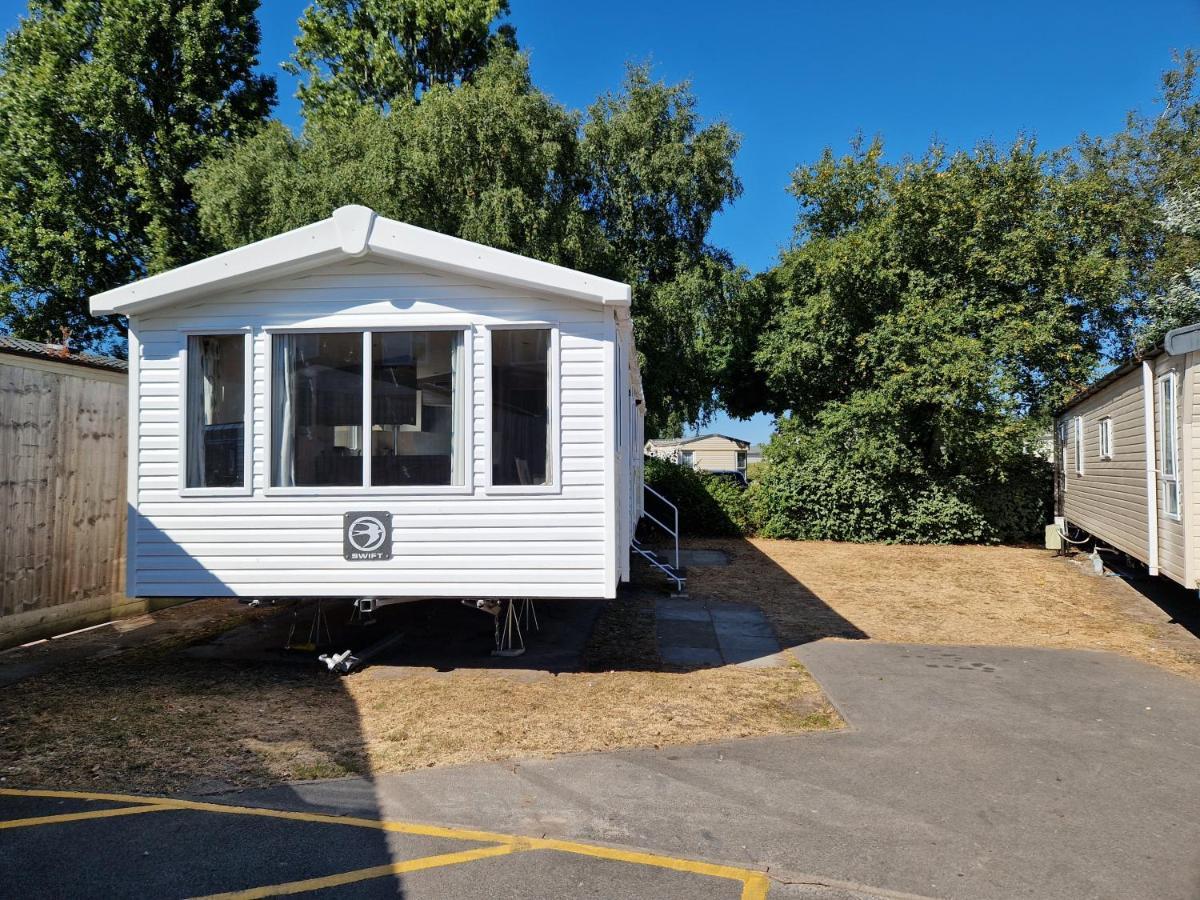 Chalet Seaside 8-person Caravan At Rockley Park