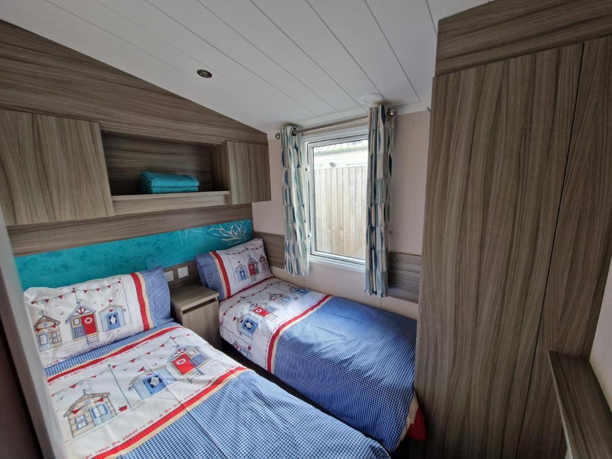 Seaside 8-person Caravan At Rockley Park Chalet Poole
