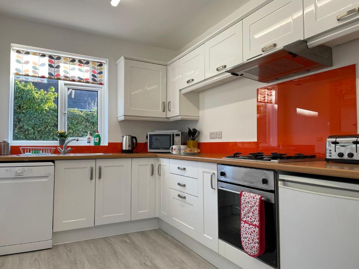 Hilda's Retreat Accessible Wheel Chair Friendly With Hoist Holiday home *