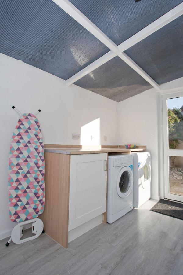 Hilda's Retreat Accessible Wheel Chair Friendly With Hoist Holiday home *