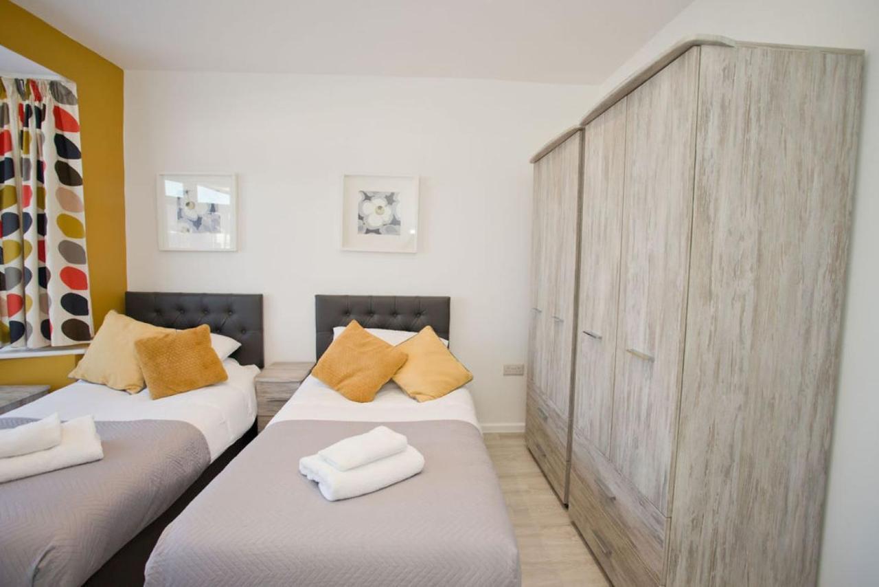 Hilda's Retreat Accessible Wheel Chair Friendly With Hoist Holiday home *