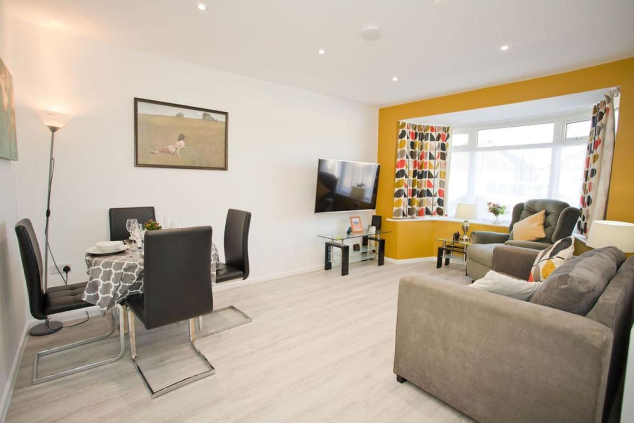 Hilda's Retreat Accessible Wheel Chair Friendly With Hoist Holiday home