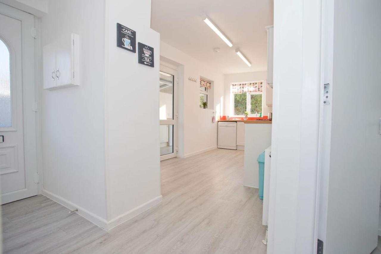 Hilda's Retreat Accessible Wheel Chair Friendly With Hoist Holiday home