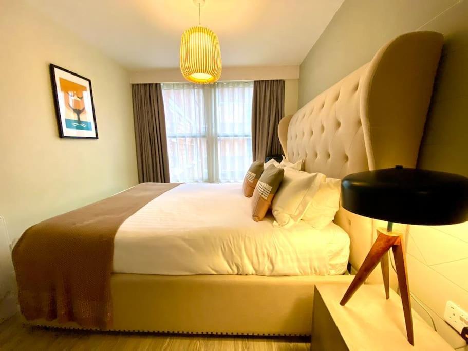 Quayside Haven: Stylish 2-bedroom Near Quay Apartment Poole