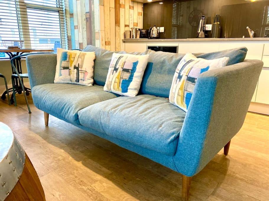 Quay Getaway: Elegant With Free Parking & Smart Tv