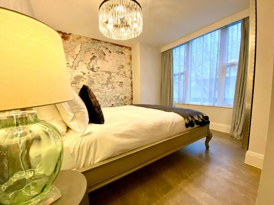 Apartment Quay Getaway: Elegant With Free Parking & Smart Tv Poole