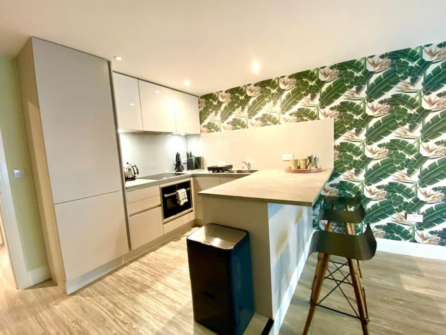Apartment Quayside Haven: Stylish 2-bedroom Near Quay Poole
