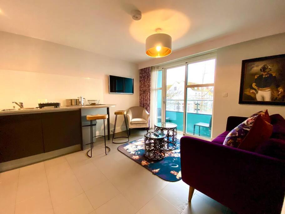 Apartment Quay Retreat: Stylish With Free Parking & Wi-fi Poole
