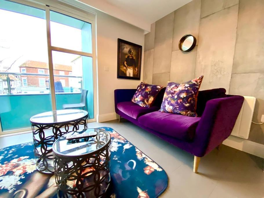 Quay Retreat: Stylish With Free Parking & Wi-fi Apartment