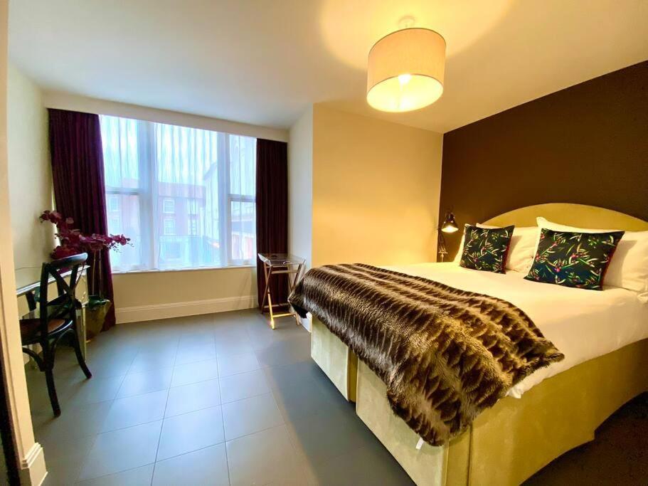 Quay Retreat: Stylish With Free Parking & Wi-fi Poole