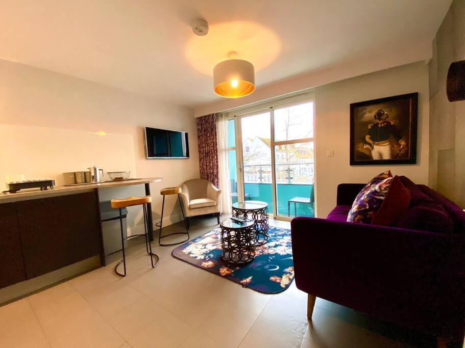 Quay Retreat: Stylish With Free Parking & Wi-fi Apartment Poole