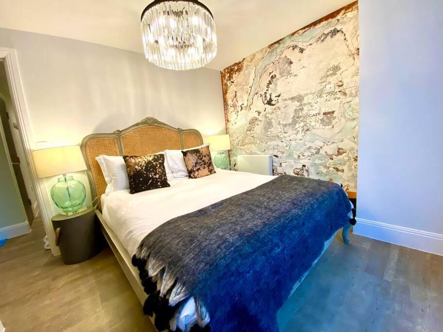 Quay Getaway: Elegant With Free Parking & Smart Tv Apartment Poole