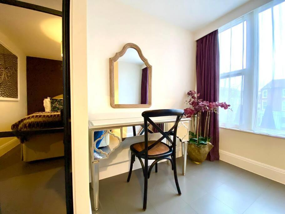 Quay Retreat: Stylish With Free Parking & Wi-fi Apartment
