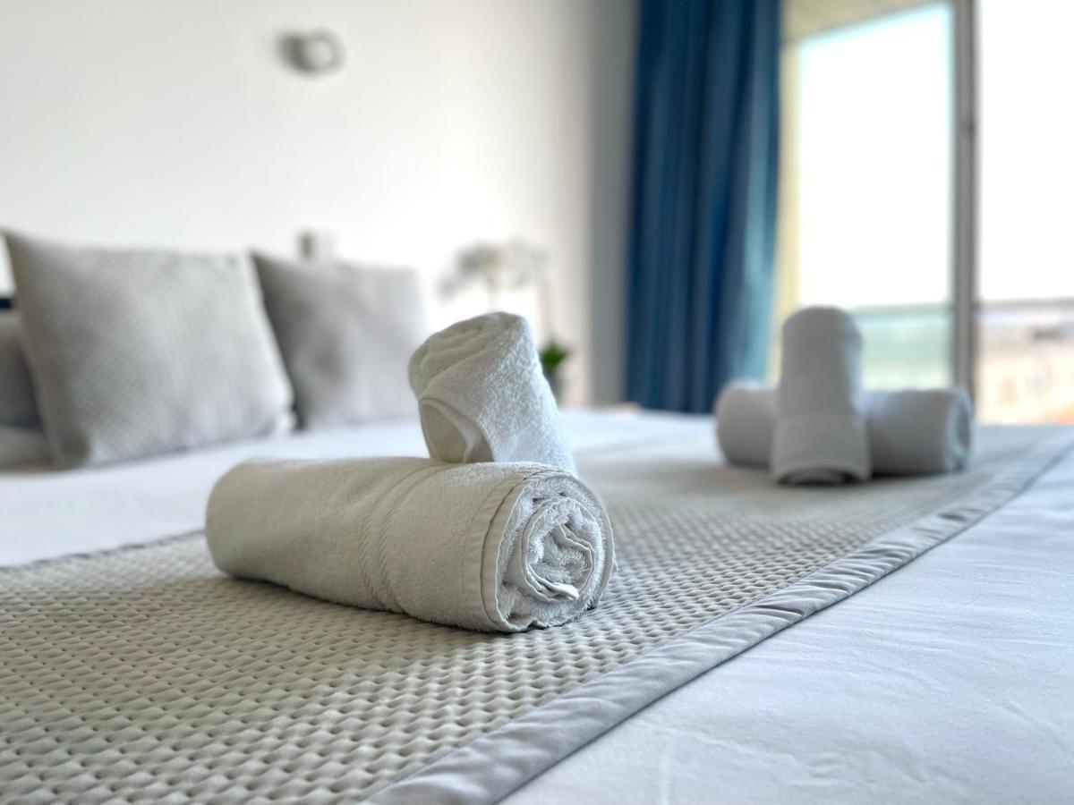 Quay & Sea View Spacious Modern Secure Parking Apartment Poole