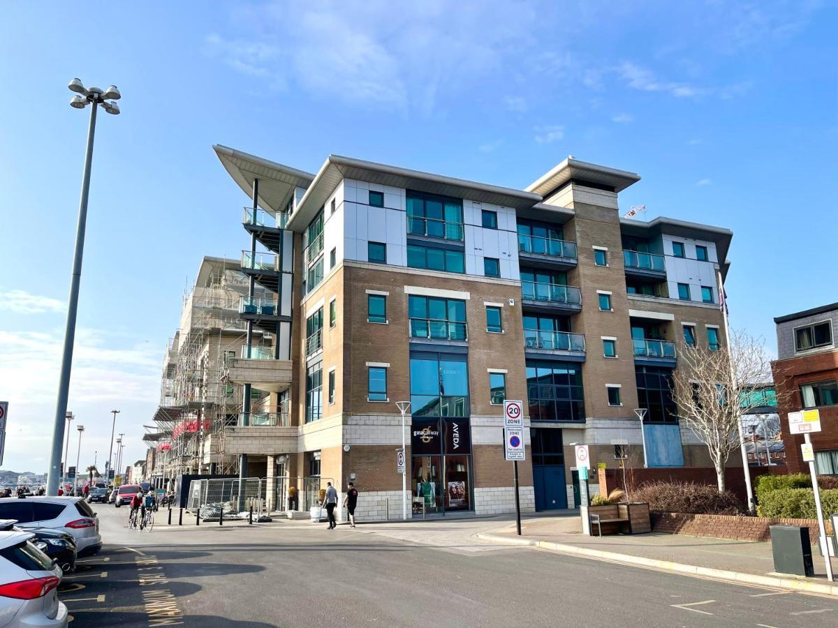 Quay & Sea View Spacious Modern Secure Parking Apartment