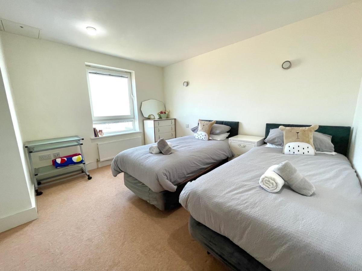 Quay & Sea View Spacious Modern Secure Parking Apartment *
