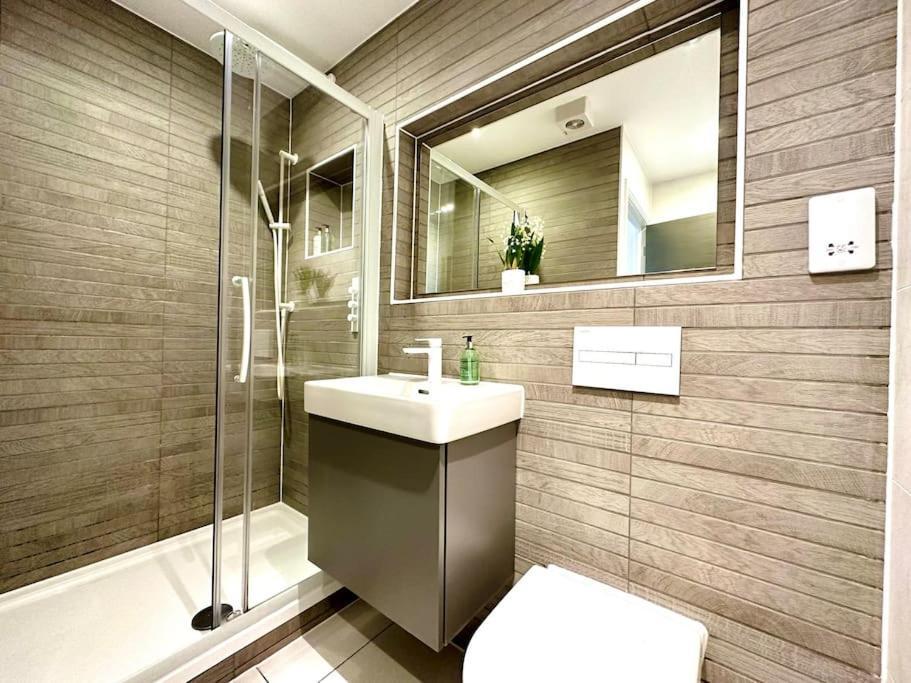 Apartamento Quayside Haven: Stylish 2-bedroom Near Quay Poole