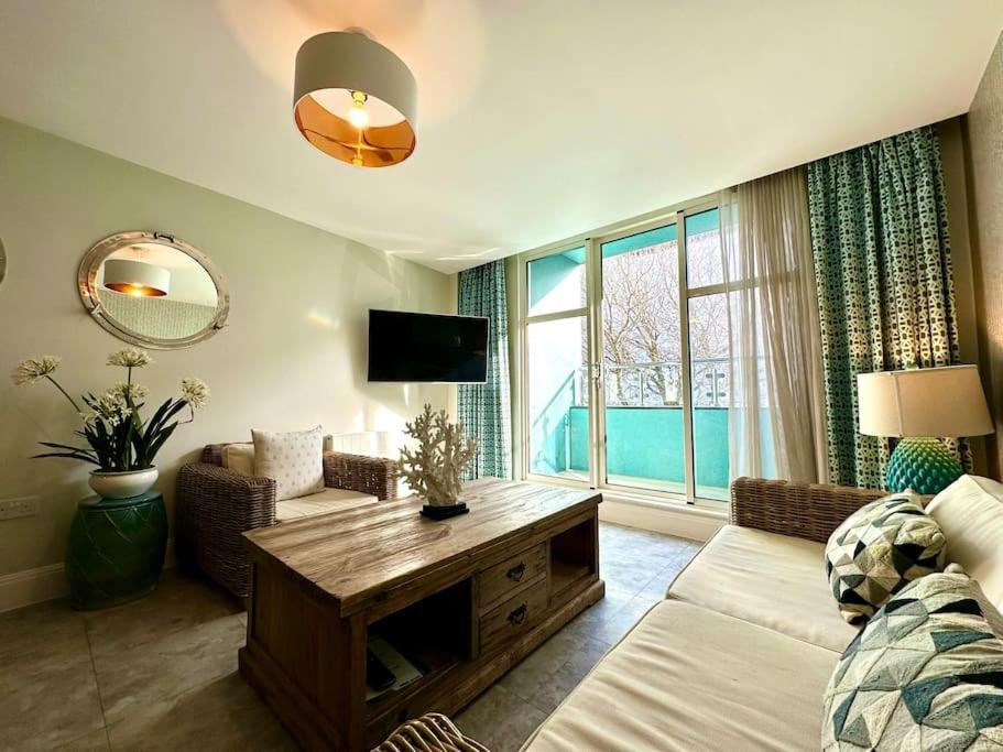 Apartamento Quayside Haven: Stylish 2-bedroom Near Quay Poole