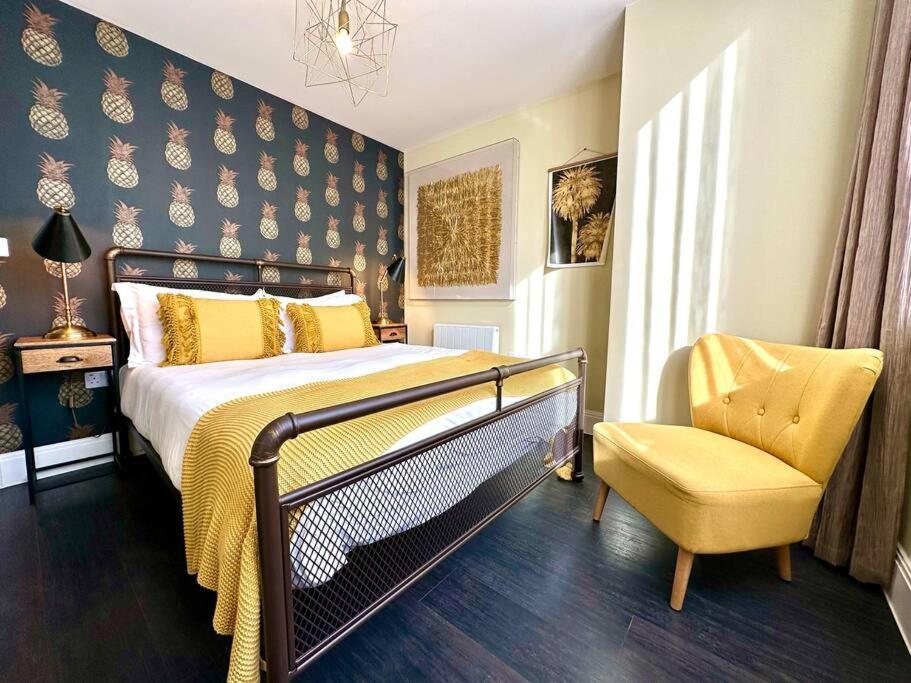 Apartment Designer Apartment: Quayside Comfort With Parking & Wi-fi Poole