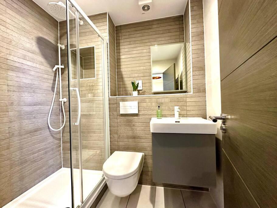 Quayside Couples Retreat: Poole's Prime Location *