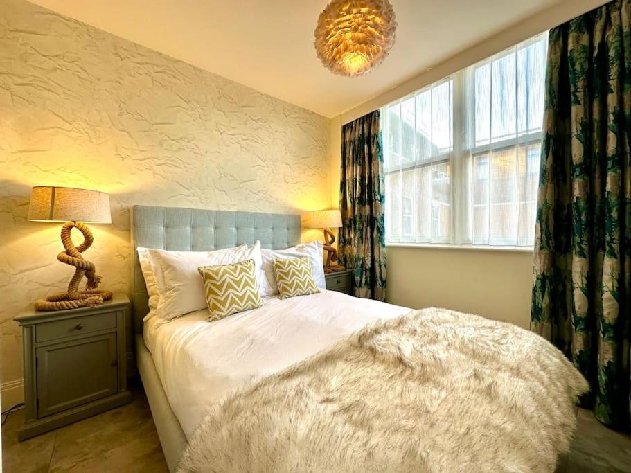 Quayside Haven: Stylish 2-bedroom Near Quay Apartamento